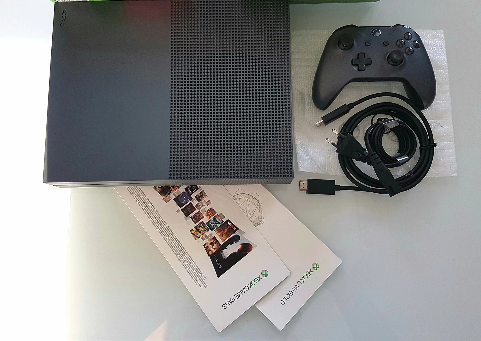 Xbox One - Konsole Slim 500GB + FIFA 17 (DE Version) (mit OVP) (sehr guter Zustand) (gebraucht)